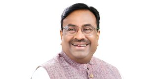 आ.सुधीर मुनगंटीवार यांच्या पुढाकारामुळे सावकारीच्या विळख्यात सापडलेल्या किडणी प्रकरणातील रोशन कुळे यांना दिलासा !