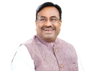 आ.सुधीर मुनगंटीवार यांच्या पुढाकारामुळे सावकारीच्या विळख्यात सापडलेल्या किडणी प्रकरणातील रोशन कुळे यांना दिलासा !
