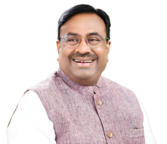 आ.सुधीर मुनगंटीवार यांच्या पुढाकारामुळे सावकारीच्या विळख्यात सापडलेल्या किडणी प्रकरणातील रोशन कुळे यांना दिलासा !