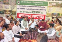 लोहाडोंगरी लोहखनिज प्रकल्पाविरोधातील उपोषणाला पालकमंत्री व आमदार किशोर जोरगेवार यांची भेट; आंदोलन मागे