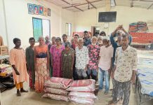 जामगाव येथील गुप्ता राईस इंडस्ट्रीजकडून सामाजिक बांधिलकी; ‘दिव्य वंदना आधार फाउंडेशन’ ला तांदळाची मदत