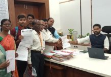 भारत मुक्ती मोर्चा व राष्ट्रीय पिछडा वर्ग मोर्चा च्या संयुक्त विद्यमाने जिल्हाधिकारी कार्यालयावर धरणा प्रदर्शन