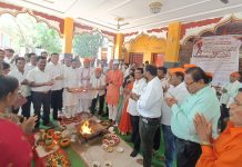 जिल्ह्यातील विविध समस्यांना घेऊन काँग्रेसचे, सेमाना मंदिर येथे, 108 हनुमान चालीसा पठण कार्यक्रम