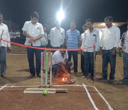 तुलानमेंढा येथे आमदार चषक हॉप पिच रात्रकालीन क्रिकेट स्पर्धेचे आयोजन