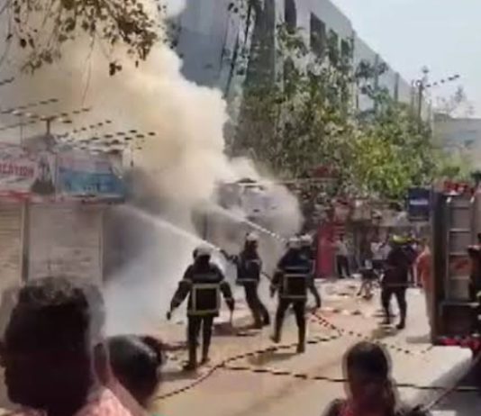 नवी मुंबई: घणसोलीत बांबूच्या गोदामाला भीषण आग; परिसरात धुराचे लोट आणि घबराट