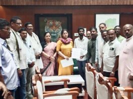 गोंडपिपरी MIDC विरोधात शेतकरी आक्रमक ; संयुक्त मोर्चाच्या वतीने जिल्हाधिकाऱ्यांना निवेदन.