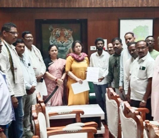 गोंडपिपरी MIDC विरोधात शेतकरी आक्रमक ; संयुक्त मोर्चाच्या वतीने जिल्हाधिकाऱ्यांना निवेदन.