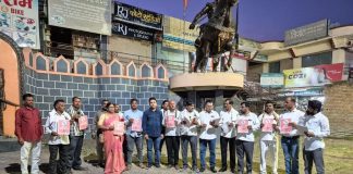 संजय गायकवाड यांच्या वक्तव्याचा निषेध; मूर्तिजापुरात ‘शिवाजी कोण होता’ पुस्तकाचे सामूहिक वाचन