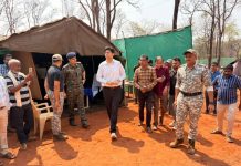 ७७ वर्षांत प्रथमच जिल्हाधिकाऱ्यांचा बीनागुंडा-लाहेरी या दुर्गम भागातील नागरिकांशी मुक्त संवाद