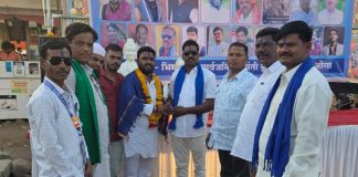 औसा येथे भीम आर्मीच्या वतीने डॉ. बाबासाहेब आंबेडकरांना अभिवादन