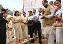 लोकसहभागातून पुतळा उभारणीसाठी सर्वांनी सहकार्य करावे – पालकमंत्री डॉ. अशोक वुईके