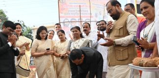 लोकसहभागातून पुतळा उभारणीसाठी सर्वांनी सहकार्य करावे – पालकमंत्री डॉ. अशोक वुईके
