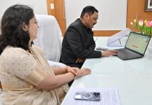 पालकमंत्र्यांनी केली ऑनलाईन पध्दतीने स्वयंगणना