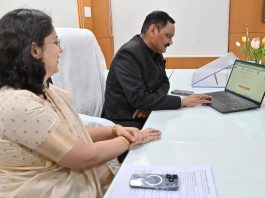 पालकमंत्र्यांनी केली ऑनलाईन पध्दतीने स्वयंगणना