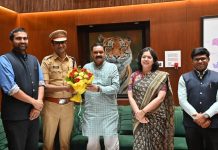 जिल्ह्यात कायदा व सुव्यवस्थेची प्रभावी अंमलबजावणी करा