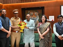 जिल्ह्यात कायदा व सुव्यवस्थेची प्रभावी अंमलबजावणी करा