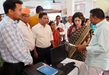 महाराजस्व अभियानात जिल्हाधिका-यांकडून विविध स्टॉलची पाहणी