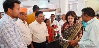 महाराजस्व अभियानात जिल्हाधिका-यांकडून विविध स्टॉलची पाहणी