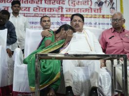 गोंडपिपरीतील शेतकऱ्यांचा एल्गार; जमीन अधिग्रहणाविरोधात भव्य परिषदेत सरकारविरोधी संताप उसळला