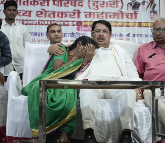 गोंडपिपरीतील शेतकऱ्यांचा एल्गार; जमीन अधिग्रहणाविरोधात भव्य परिषदेत सरकारविरोधी संताप उसळला