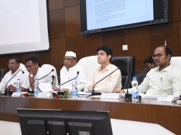शासकीय योजनांचा लाभ शेवटच्या घटकापर्यंत पोहोचवण्यासाठी यंत्रणेने पुढाकार घ्यावा – खासदार डॉ. नामदेव किरसान