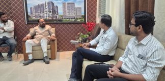 म्हाडा अंतर्गत १४४ कोटींच्या विकासकामांचा आमदार किशोर जोरगेवार यांनी घेतला आढावा