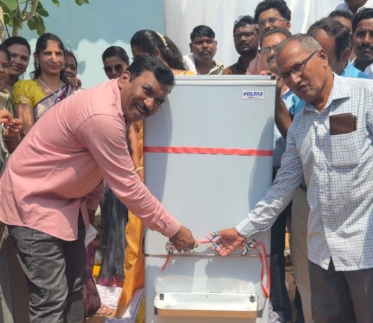 धर्मराव विद्यालय सिरोंचाच्या माजी विद्यार्थ्यांकडून स्नेहबंध गुरुवंदना