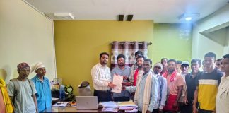 फोन बंद, कामे बंद; भाकपाच्या नेतृत्वात नेलगुंडा ग्रामसेवकाविरोधात ग्रामस्थ एकवटले
