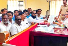 गायीला ‘राष्ट्रीय पशू’ घोषित करा; माण-खटावमधील मुस्लिम व बहुजन समाजाची तहसीलदारांकडे मागणी