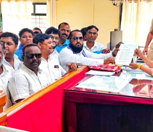 गायीला ‘राष्ट्रीय पशू’ घोषित करा; माण-खटावमधील मुस्लिम व बहुजन समाजाची तहसीलदारांकडे मागणी