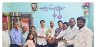 ब्रम्हपुरीच्या गुणवंतांचा ‘महर्षी वाल्मिकी बचत गटा’तर्फे गौरव; ओमकार दिघोरे आणि रिया चांदेकर यांचा सत्कार