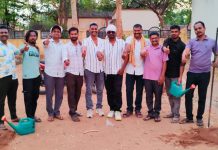 पर्यावरणपूरक उपक्रम: वाढदिवसाचे औचित्य साधून वर्गमित्रांनी लावले १० झाडे