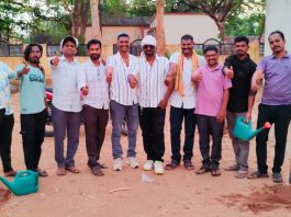 पर्यावरणपूरक उपक्रम: वाढदिवसाचे औचित्य साधून वर्गमित्रांनी लावले १० झाडे